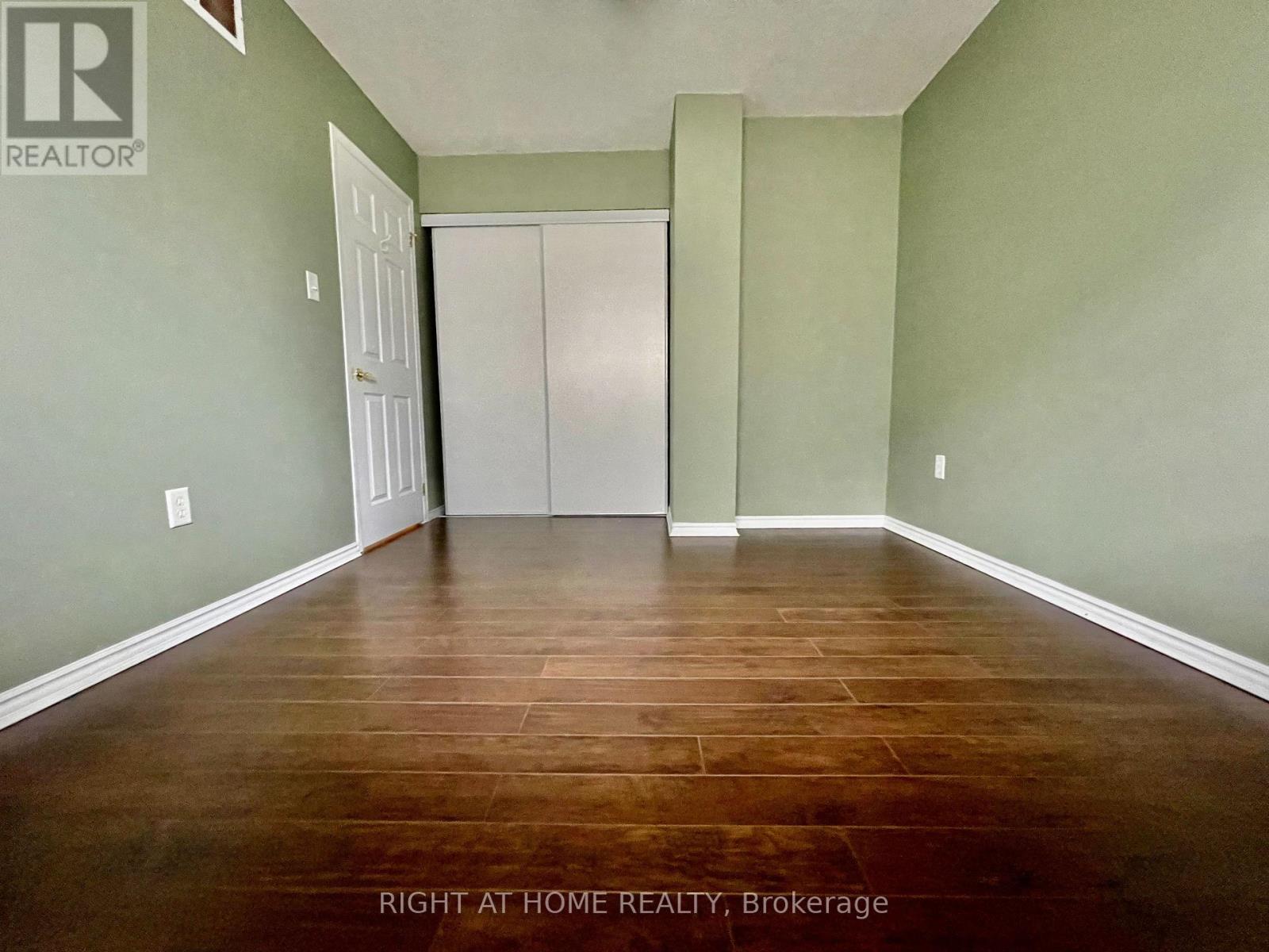 204 Country Lane, Barrie (Painswick South), Ontario  L4N 0W1 - Photo 4 - S12669518