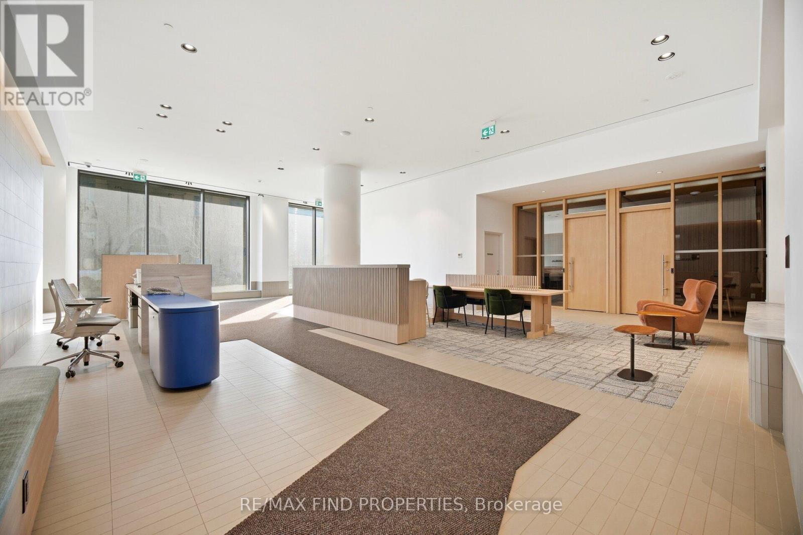 4208 - 395 Square One Drive, Mississauga, Ontario  L5B 0P6 - Photo 6 - W12666566