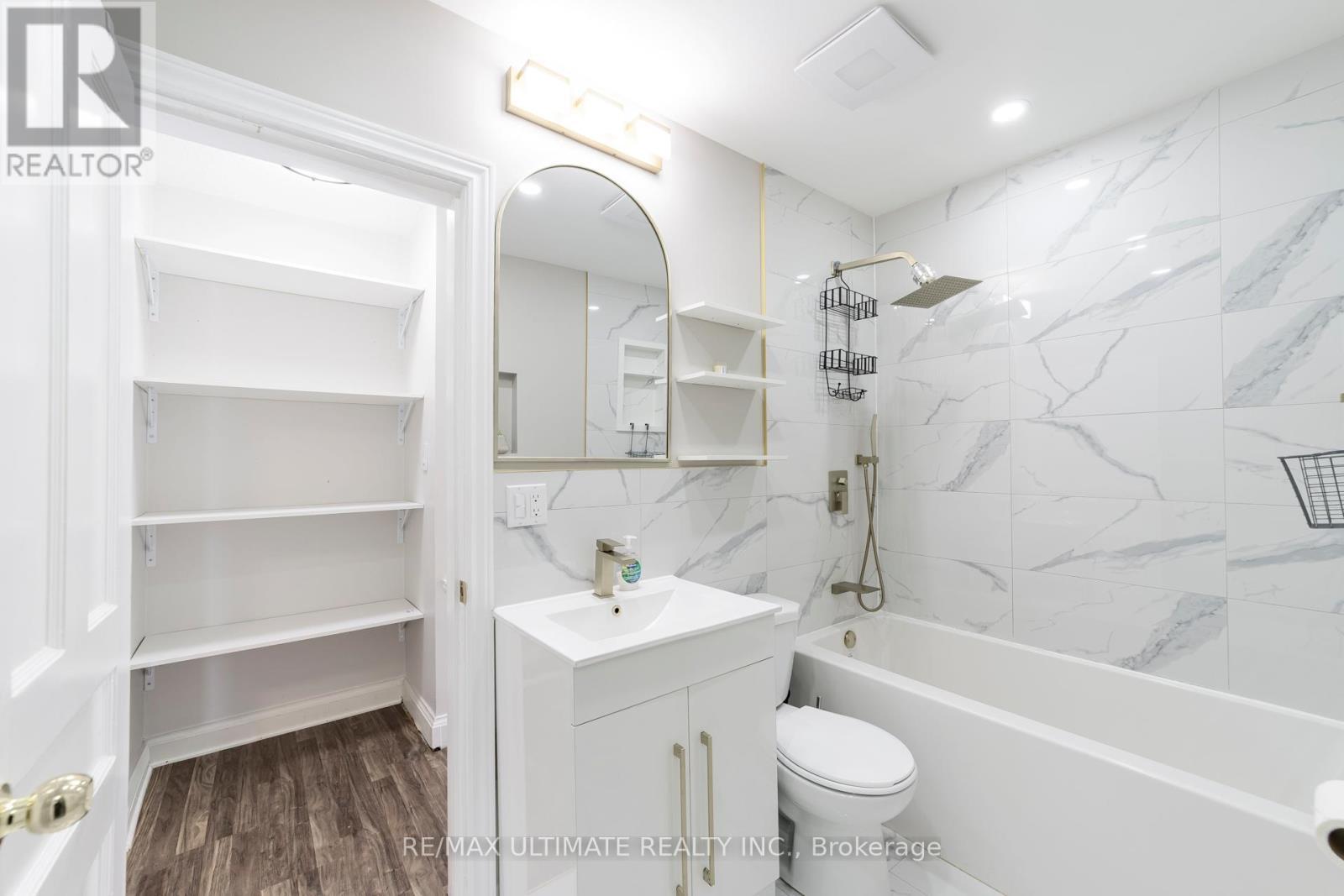 102 Aura Lea Boulevard, Toronto, Ontario  M9M 1K5 - Photo 20 - W12669332