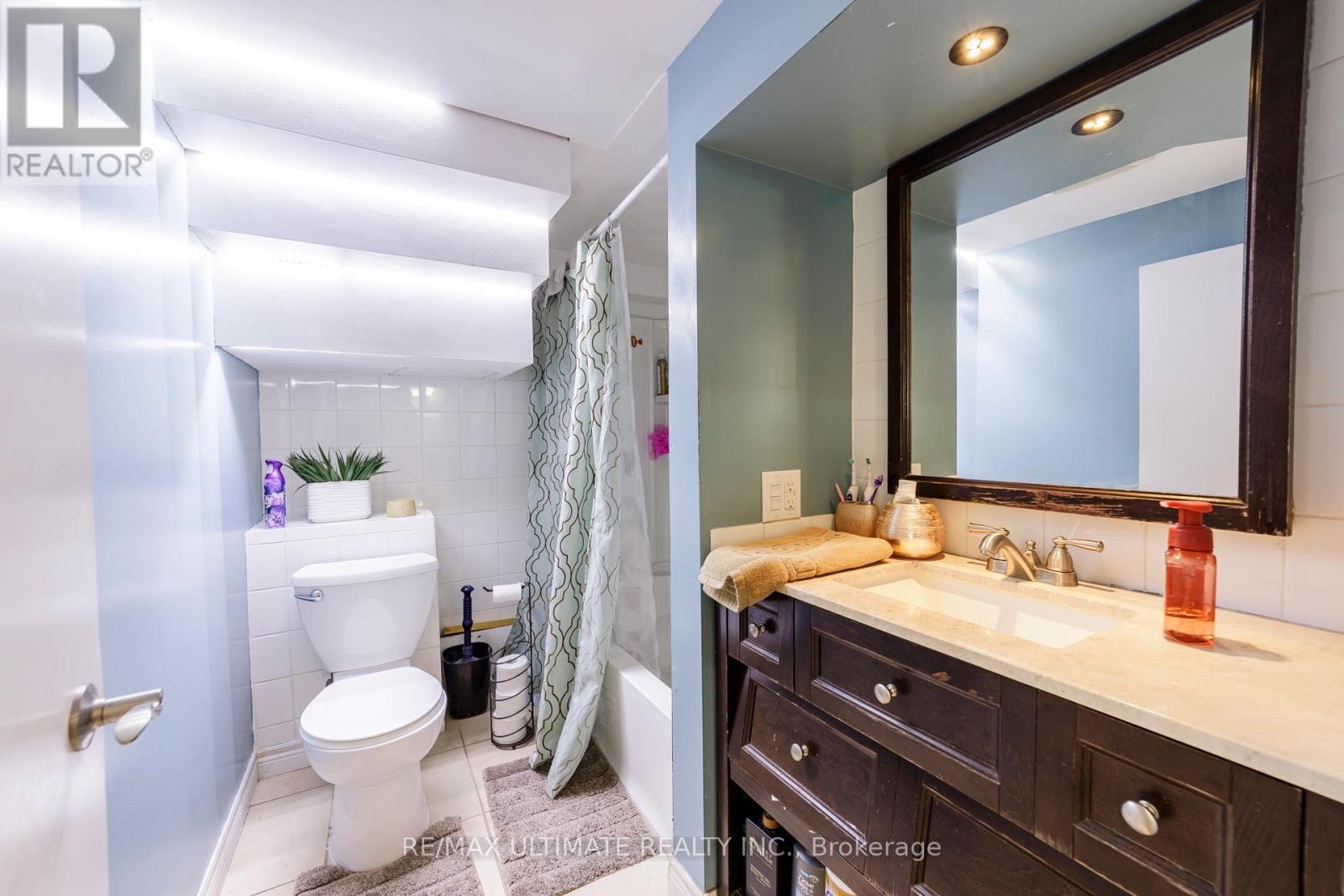 102 Aura Lea Boulevard, Toronto, Ontario  M9M 1K5 - Photo 32 - W12669332