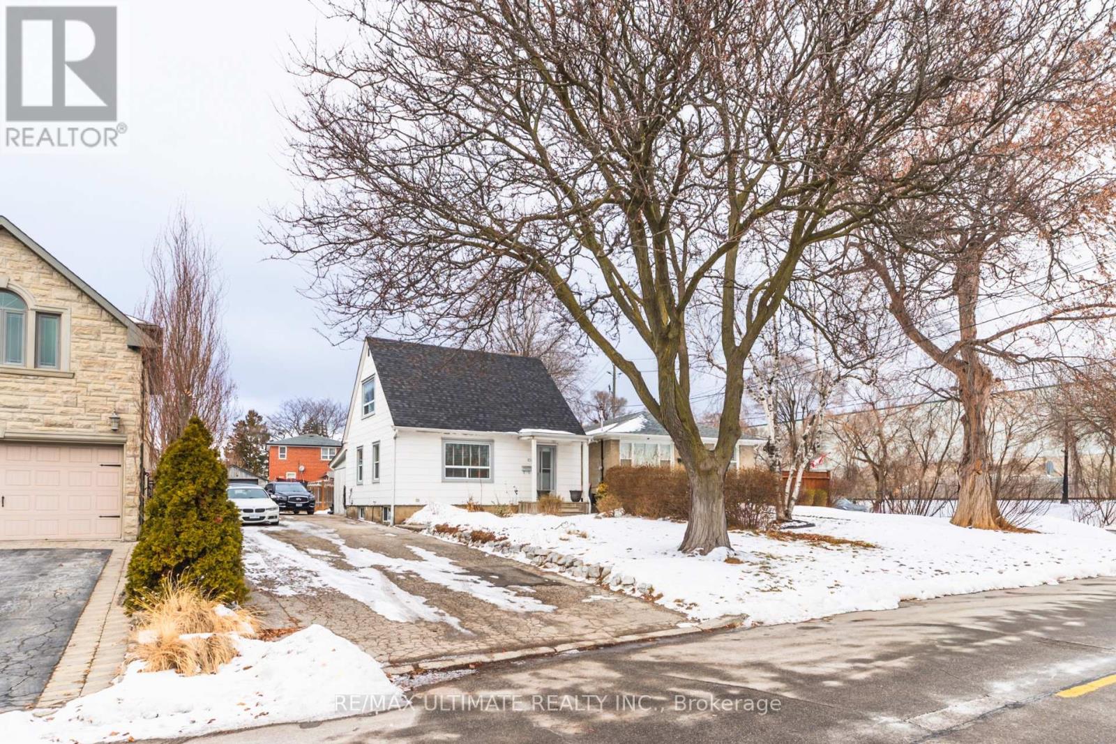 102 Aura Lea Boulevard, Toronto, Ontario  M9M 1K5 - Photo 40 - W12669332