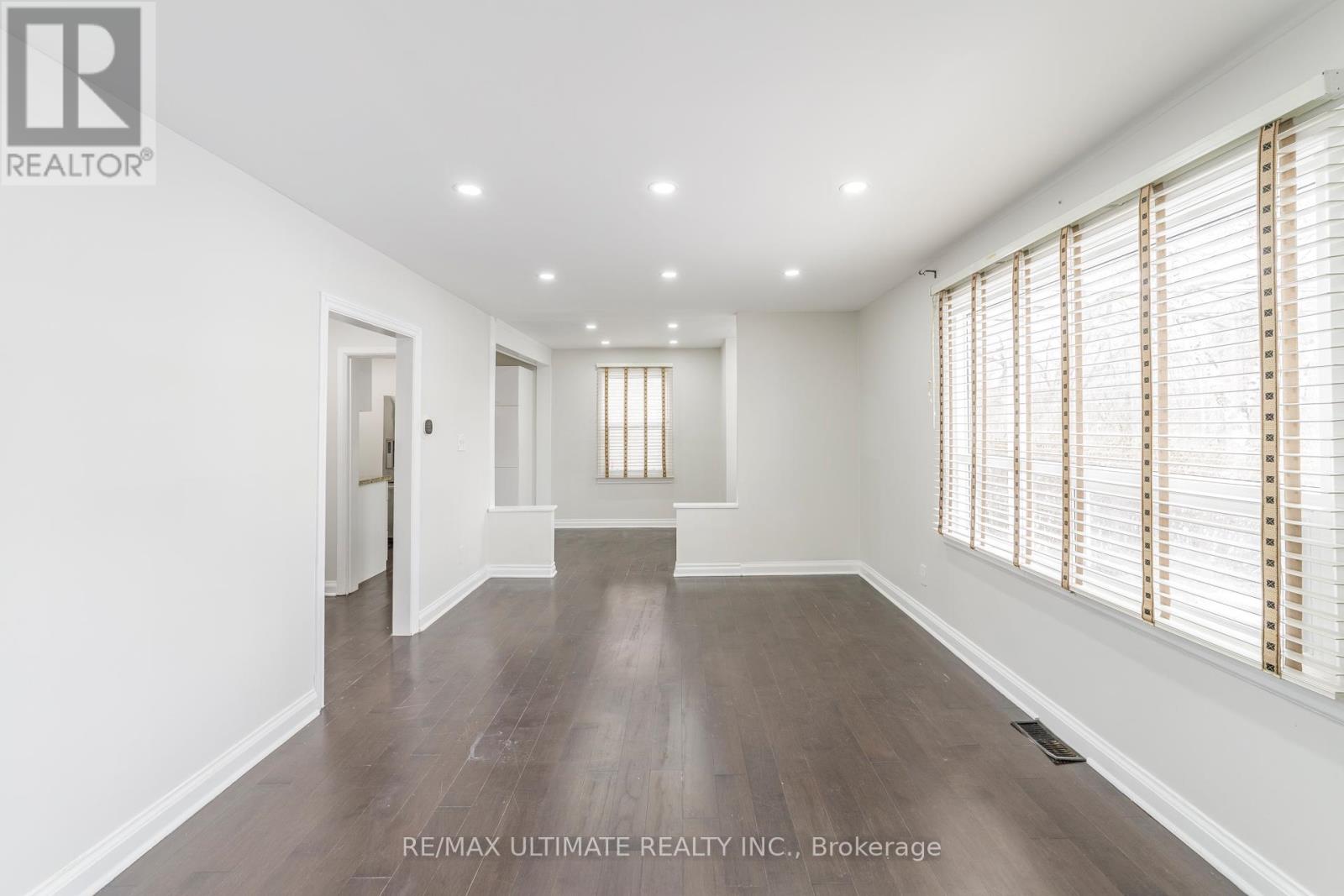 102 Aura Lea Boulevard, Toronto, Ontario  M9M 1K5 - Photo 6 - W12669332