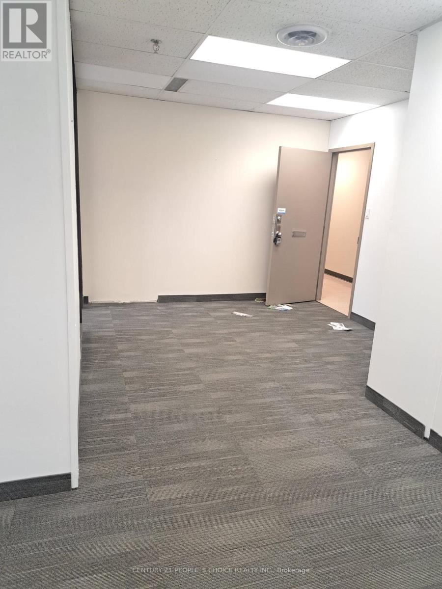 101 - 2465 Cawthra Road, Mississauga, Ontario  L5A 3P2 - Photo 3 - W12669334