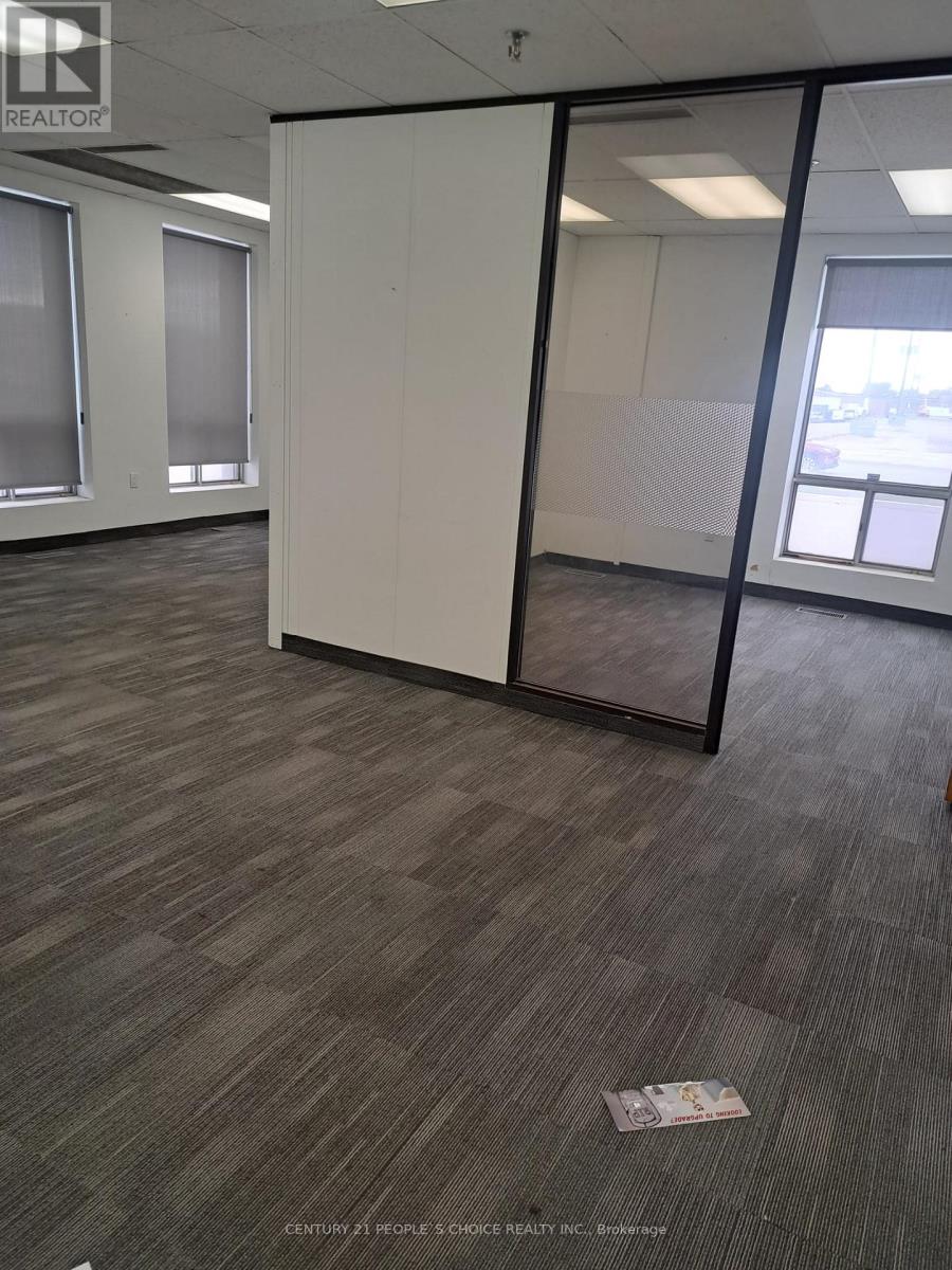 101 - 2465 Cawthra Road, Mississauga, Ontario  L5A 3P2 - Photo 4 - W12669334