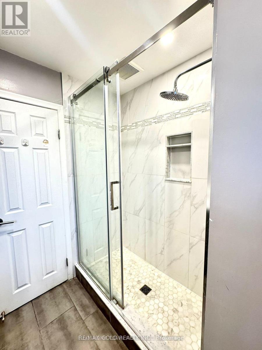 7 Addington Crescent, Brampton, Ontario  L6T 2R1 - Photo 15 - W12669348