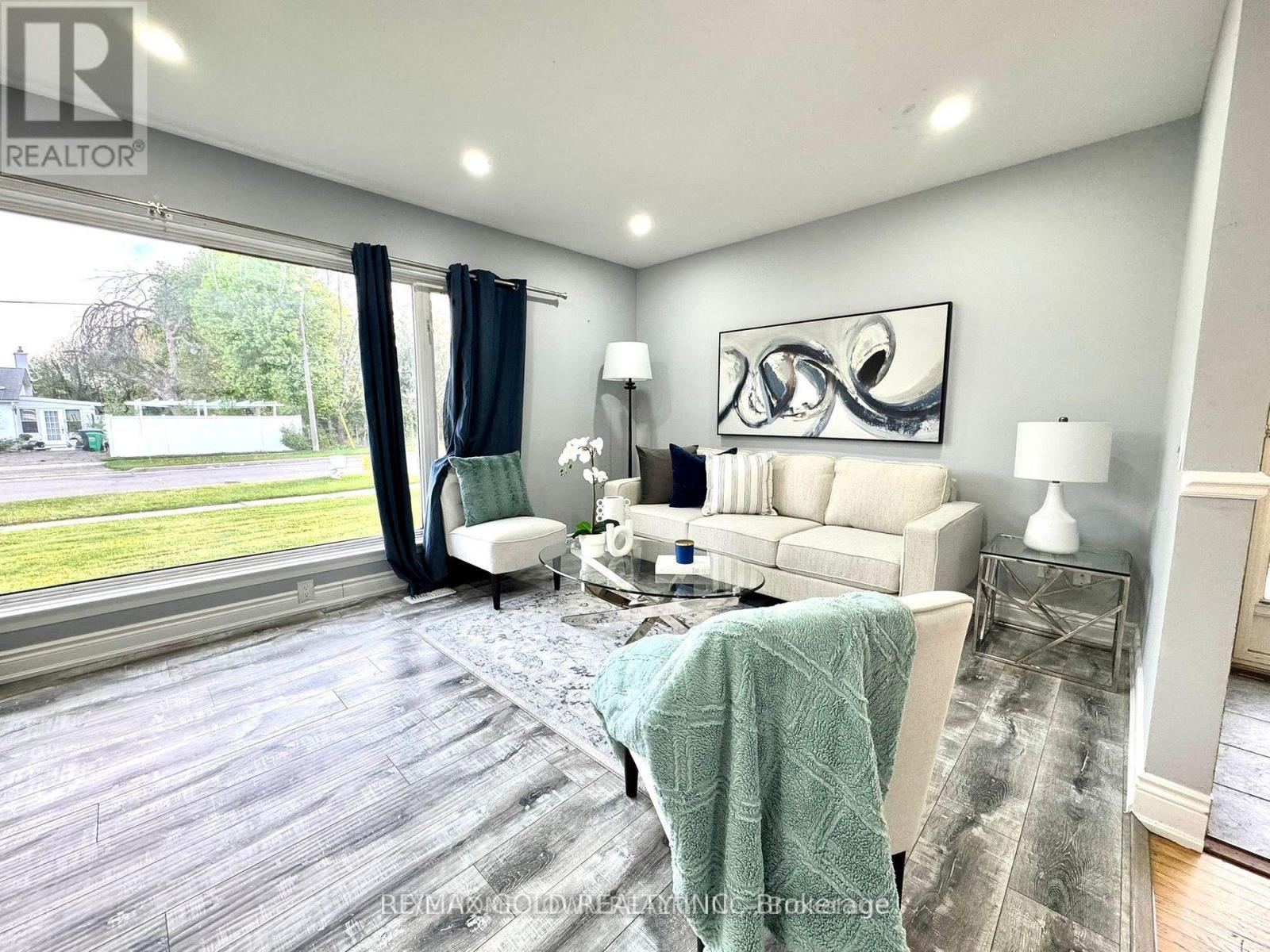 7 Addington Crescent, Brampton, Ontario  L6T 2R1 - Photo 3 - W12669348