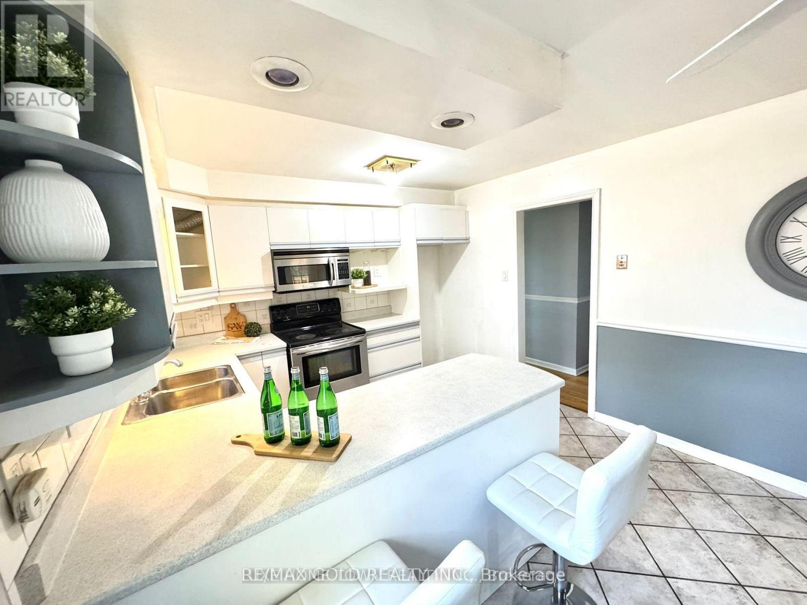 7 Addington Crescent, Brampton, Ontario  L6T 2R1 - Photo 7 - W12669348