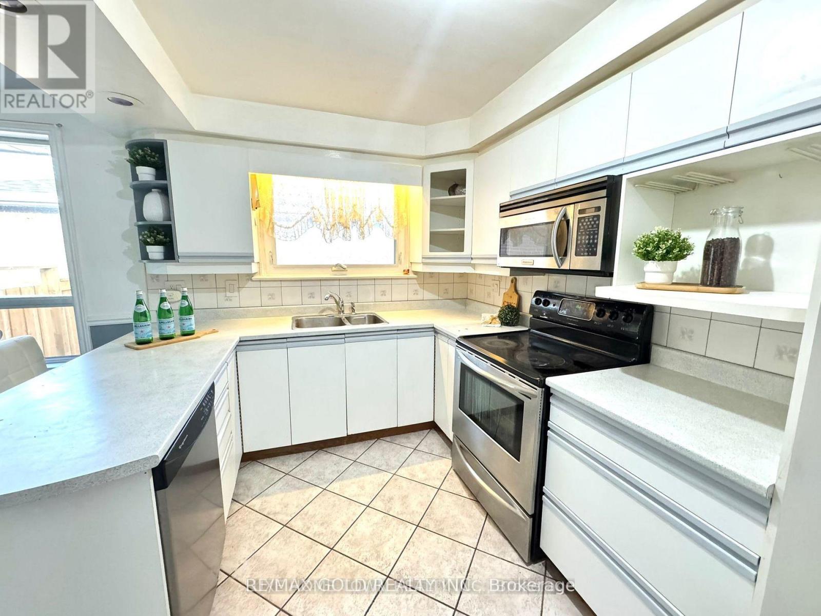 7 Addington Crescent, Brampton, Ontario  L6T 2R1 - Photo 8 - W12669348