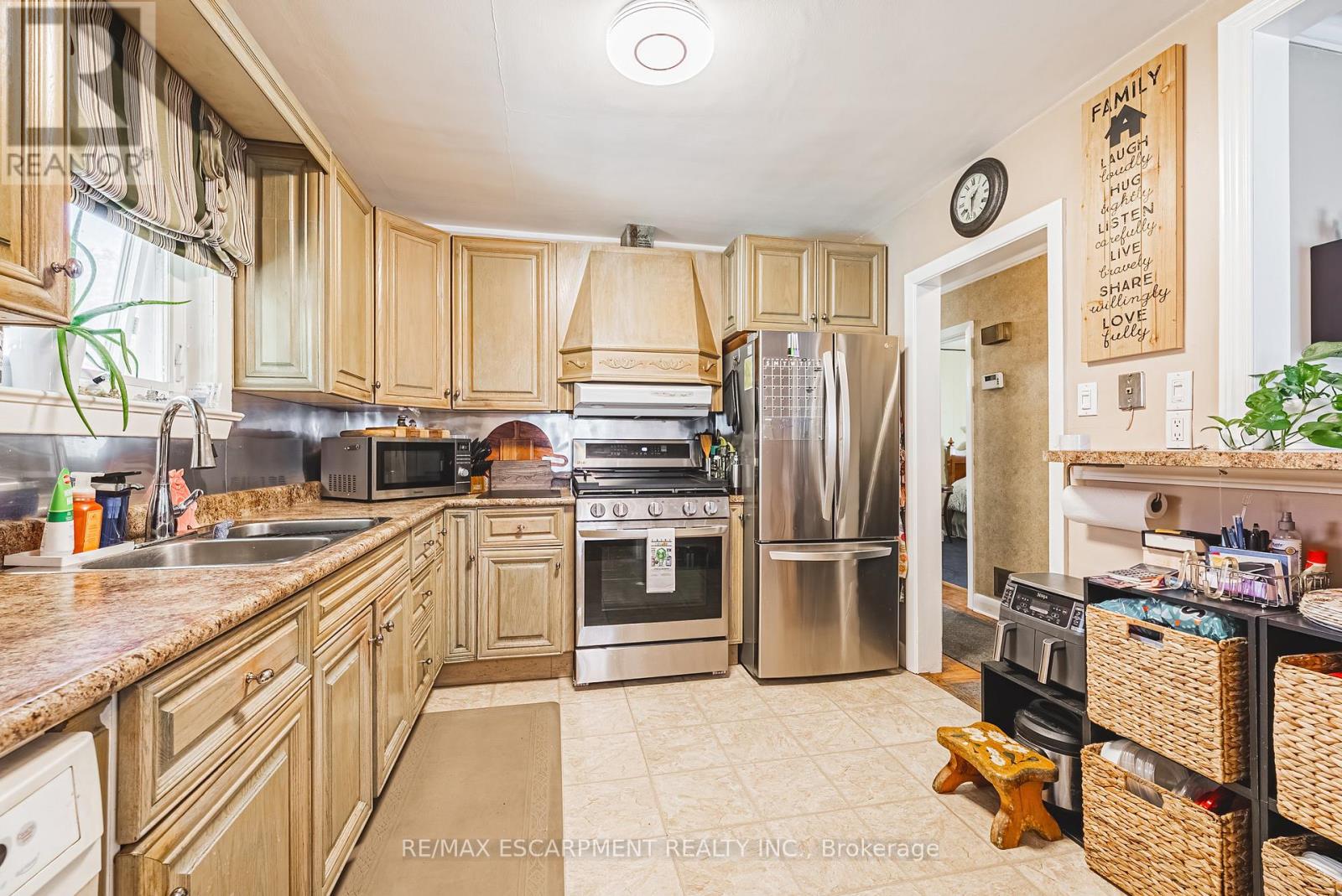 1 Norwich Place, Toronto, Ontario  M9V 2Y9 - Photo 11 - W12669360