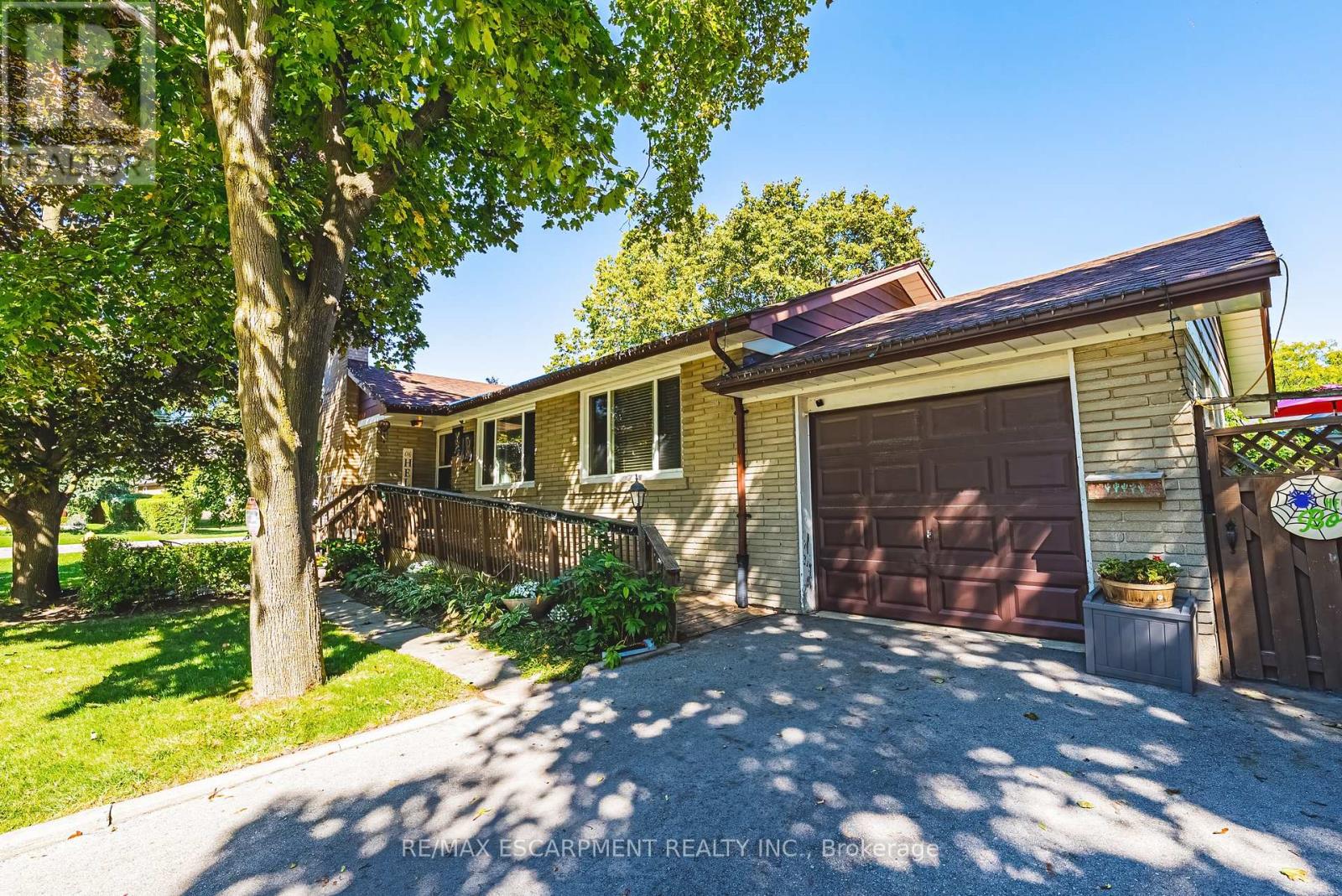 1 Norwich Place, Toronto, Ontario  M9V 2Y9 - Photo 3 - W12669360