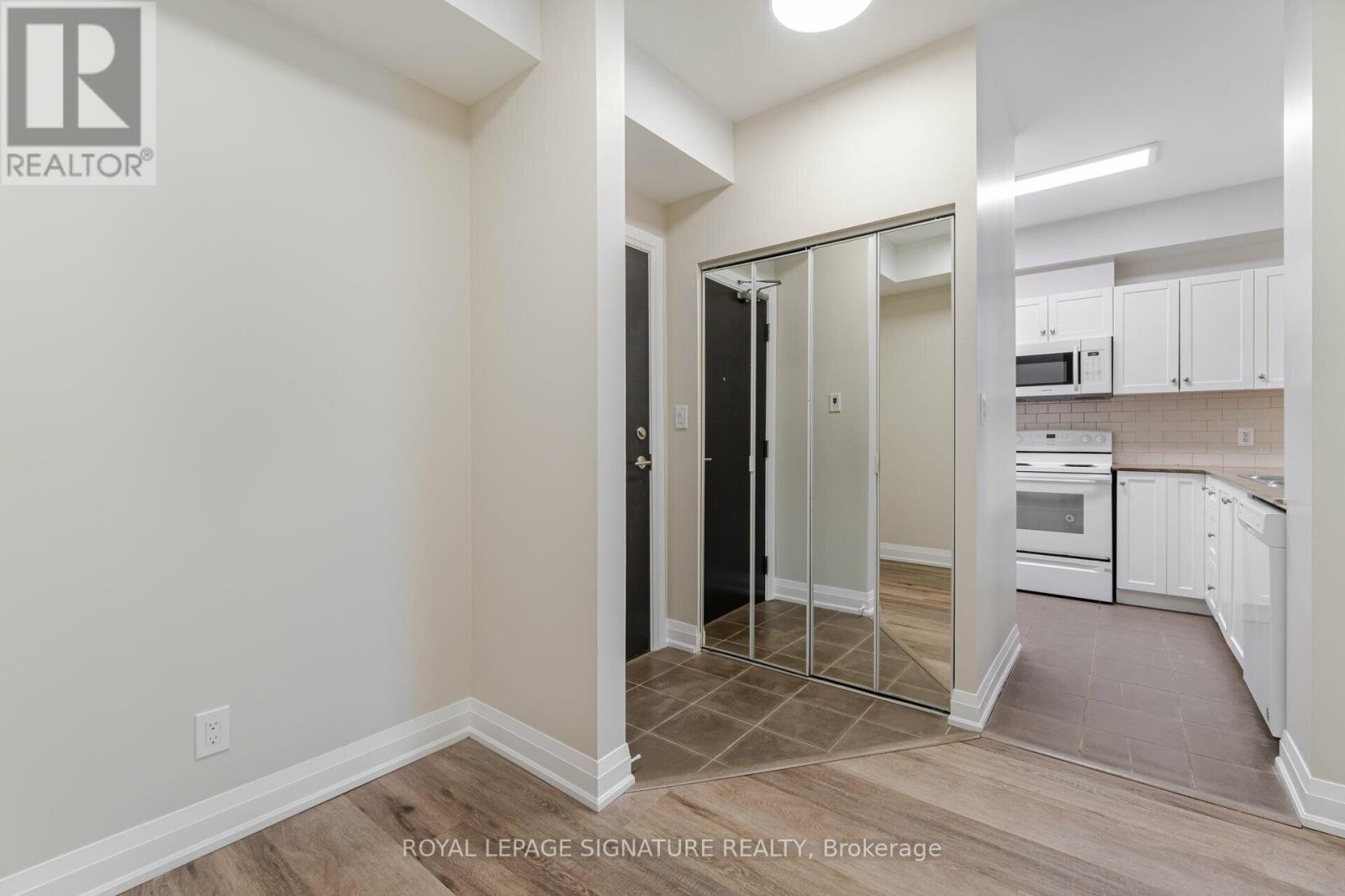 203 - 3504 Hurontario Street, Mississauga, Ontario  L5B 1P2 - Photo 6 - W12669376