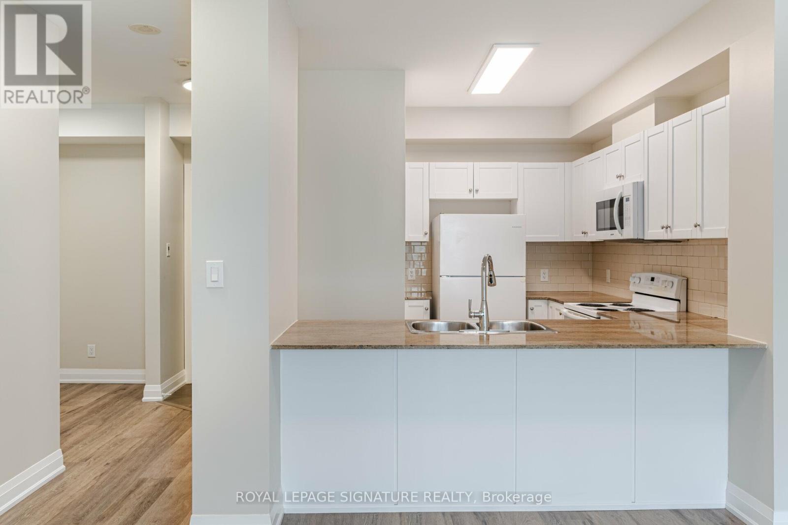 203 - 3504 Hurontario Street, Mississauga, Ontario  L5B 1P2 - Photo 7 - W12669376