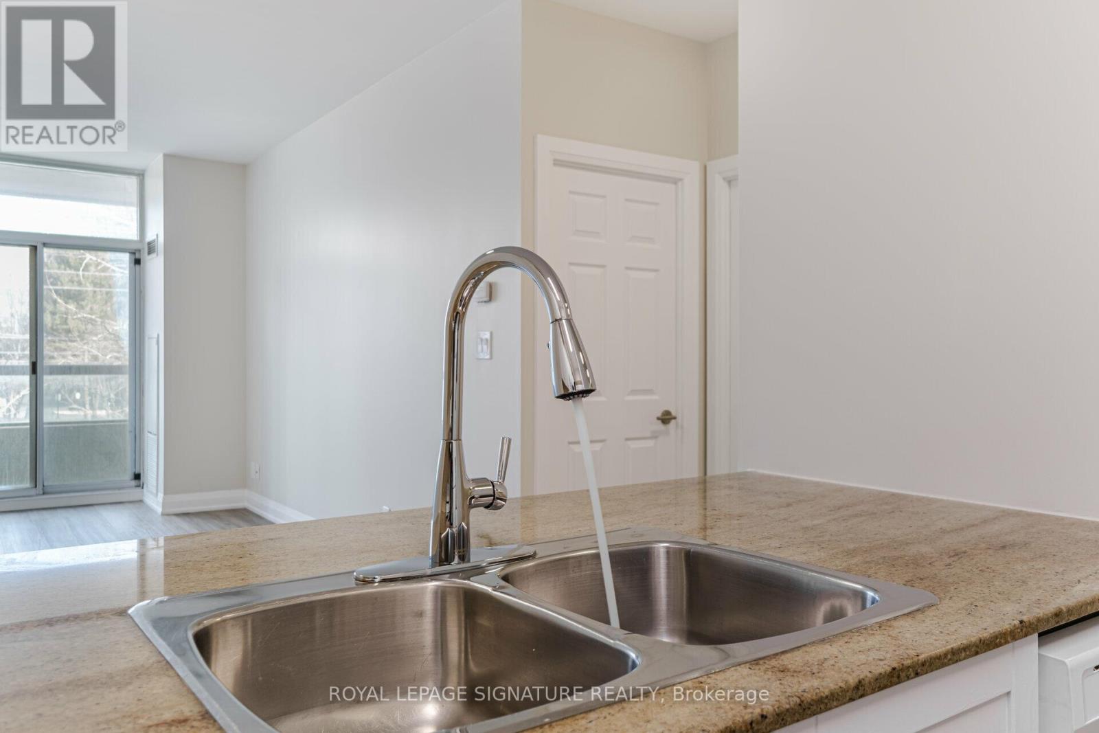 203 - 3504 Hurontario Street, Mississauga, Ontario  L5B 1P2 - Photo 9 - W12669376