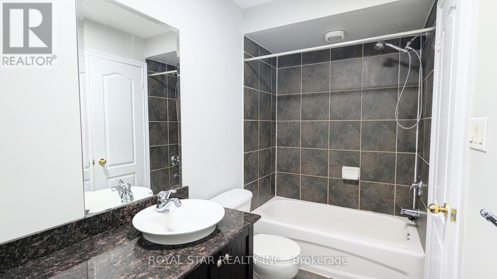 22 Market Garden Mews, Toronto, Ontario  M8Z 0A5 - Photo 11 - W12669384