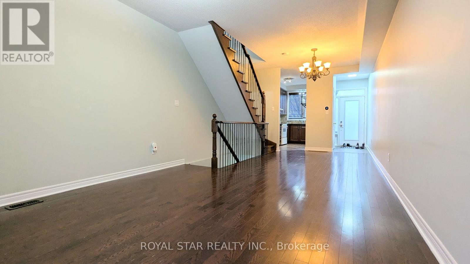 22 Market Garden Mews, Toronto, Ontario  M8Z 0A5 - Photo 2 - W12669384