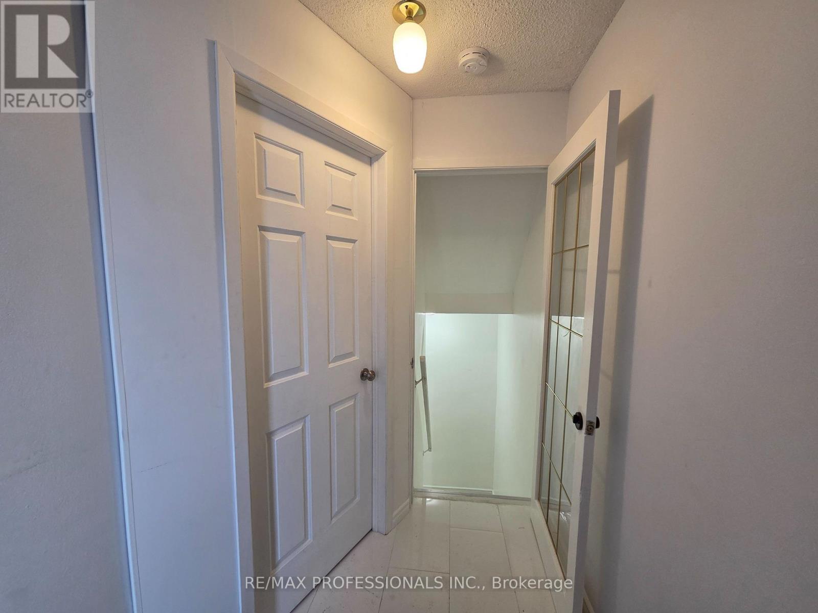 31 Lower - 3079 Fifth Line W, Mississauga, Ontario  L5L 3T1 - Photo 3 - W12669432