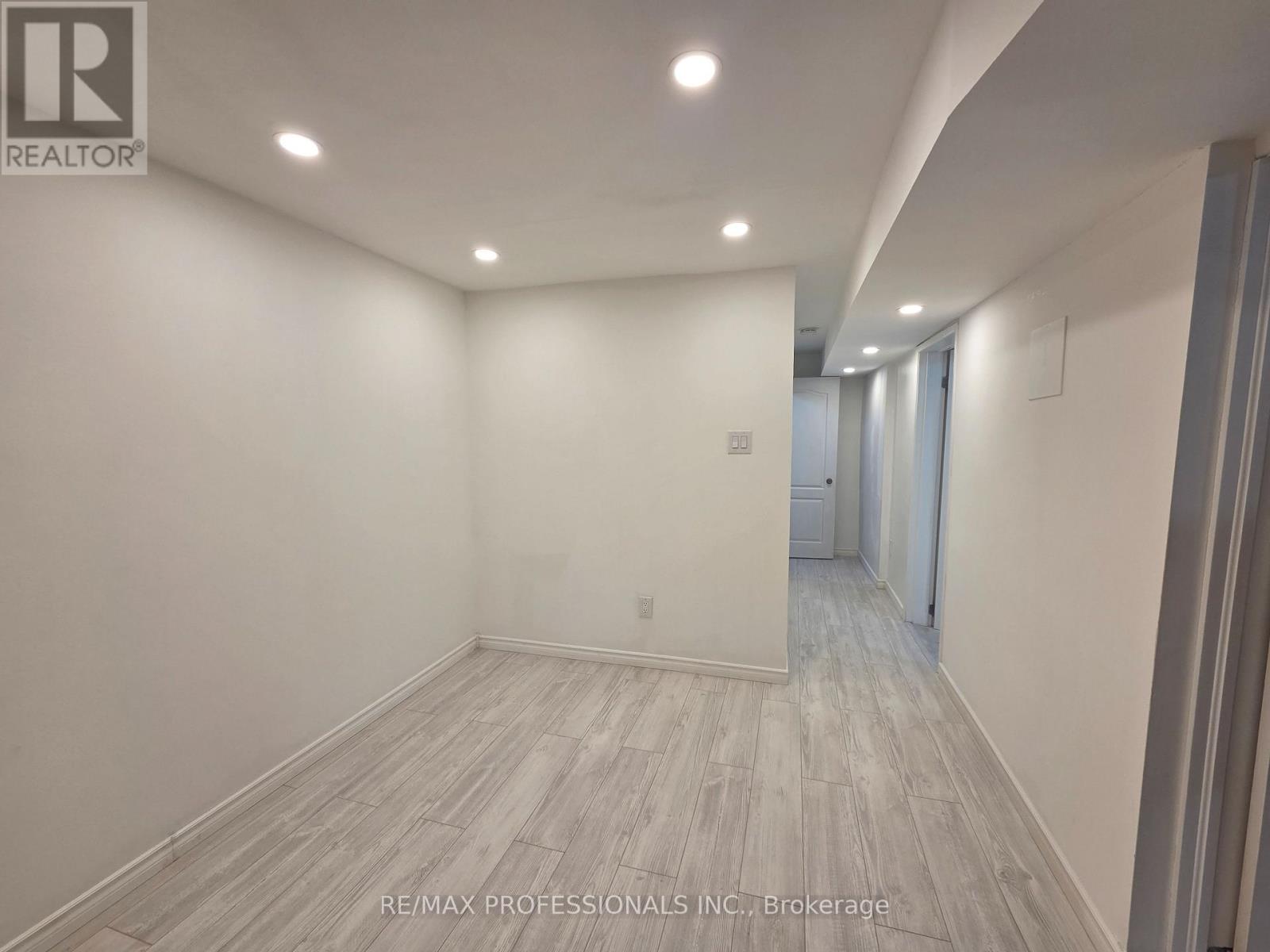 31 Lower - 3079 Fifth Line W, Mississauga, Ontario  L5L 3T1 - Photo 4 - W12669432