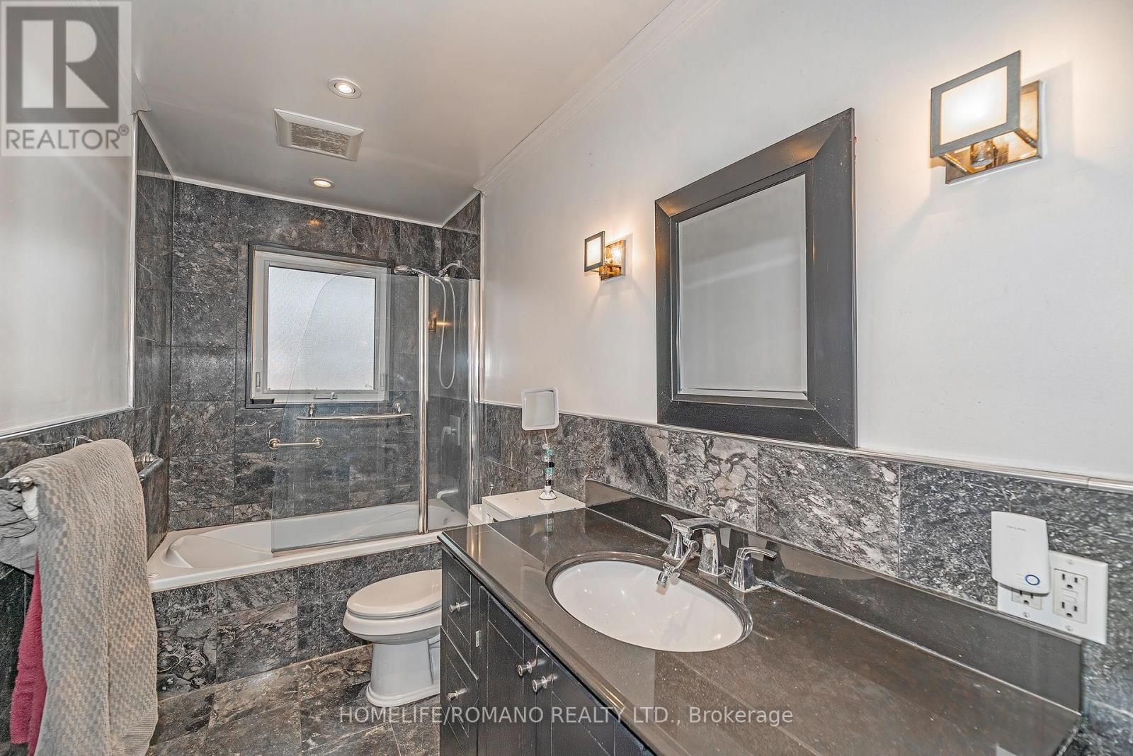 567 Rustic Road, Toronto, Ontario  M6L 1Y2 - Photo 12 - W12669434