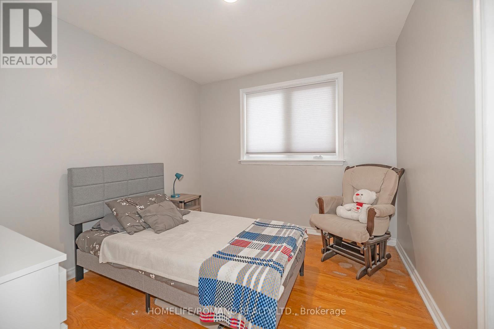 567 Rustic Road, Toronto, Ontario  M6L 1Y2 - Photo 15 - W12669434