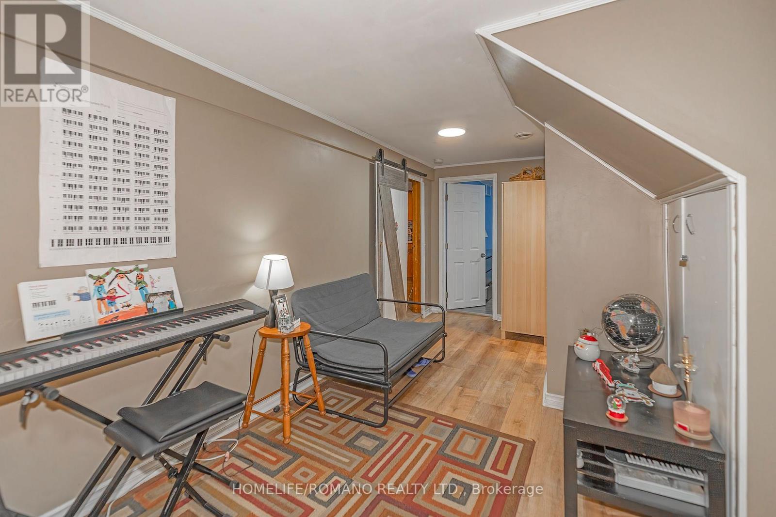 567 Rustic Road, Toronto, Ontario  M6L 1Y2 - Photo 16 - W12669434