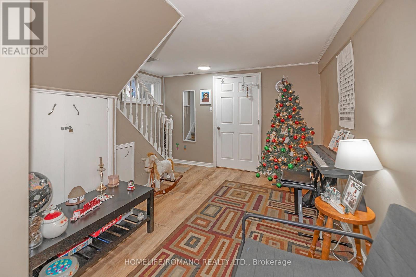 567 Rustic Road, Toronto, Ontario  M6L 1Y2 - Photo 17 - W12669434