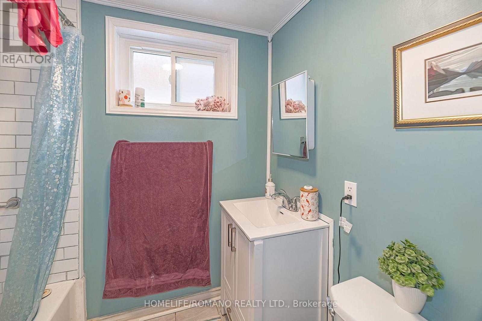 567 Rustic Road, Toronto, Ontario  M6L 1Y2 - Photo 18 - W12669434