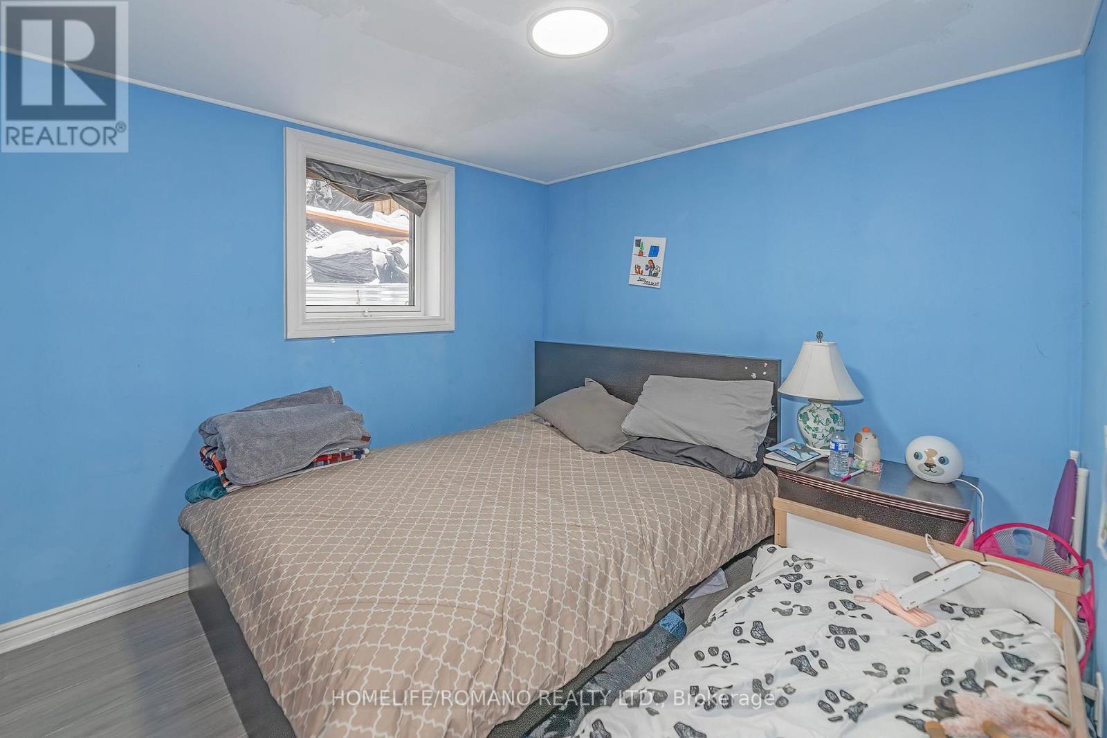 567 Rustic Road, Toronto, Ontario  M6L 1Y2 - Photo 20 - W12669434