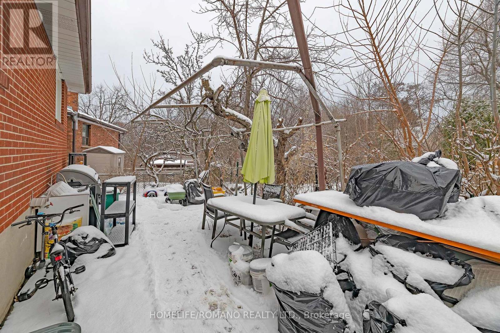 567 Rustic Road, Toronto, Ontario  M6L 1Y2 - Photo 23 - W12669434