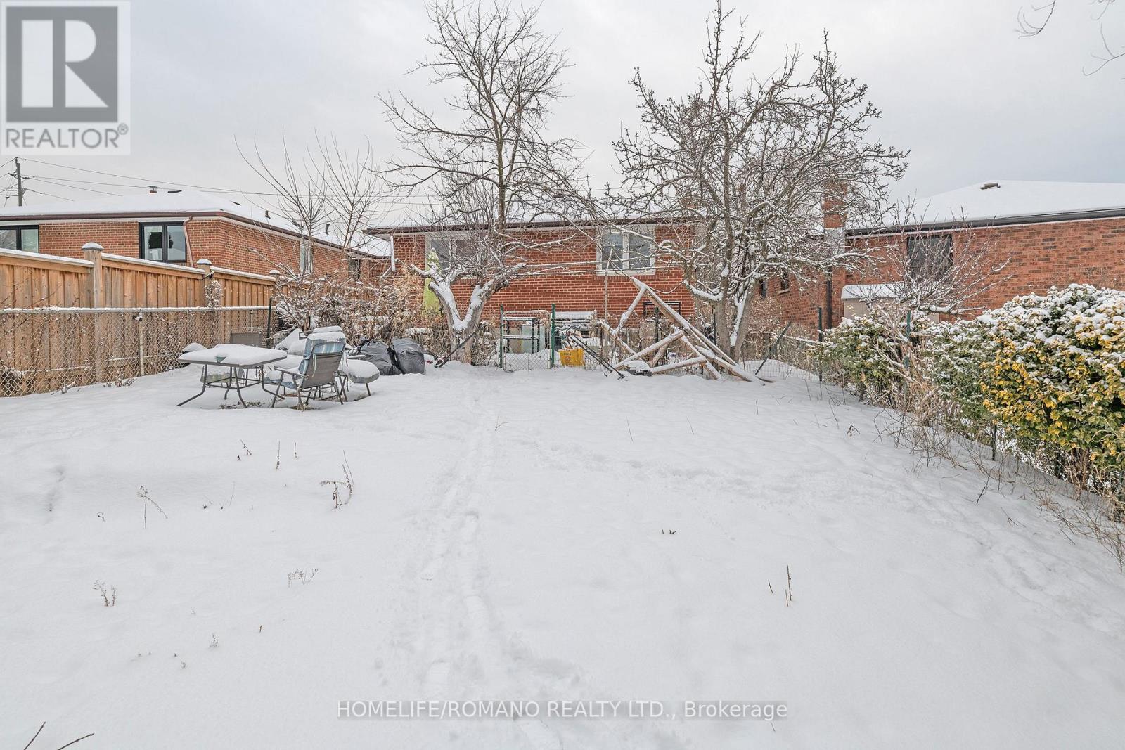 567 Rustic Road, Toronto, Ontario  M6L 1Y2 - Photo 25 - W12669434