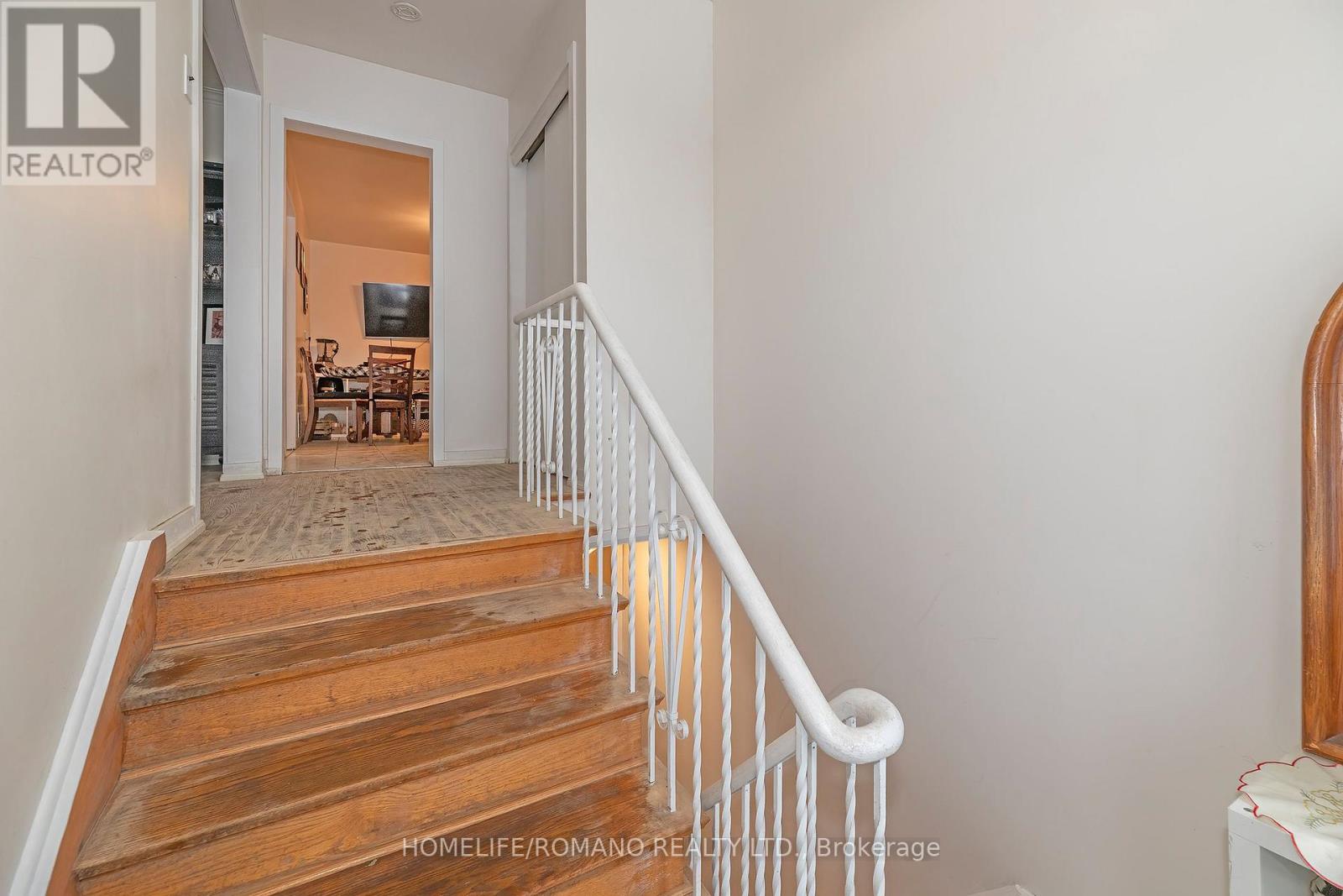 567 Rustic Road, Toronto, Ontario  M6L 1Y2 - Photo 3 - W12669434