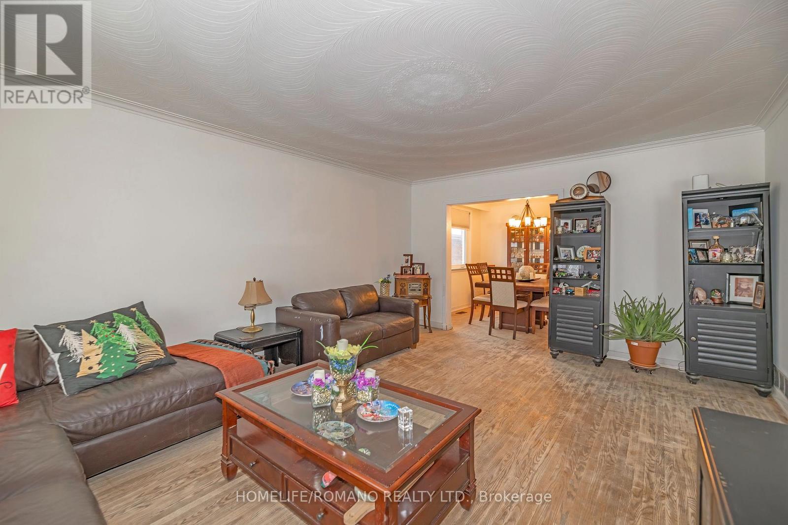 567 Rustic Road, Toronto, Ontario  M6L 1Y2 - Photo 6 - W12669434