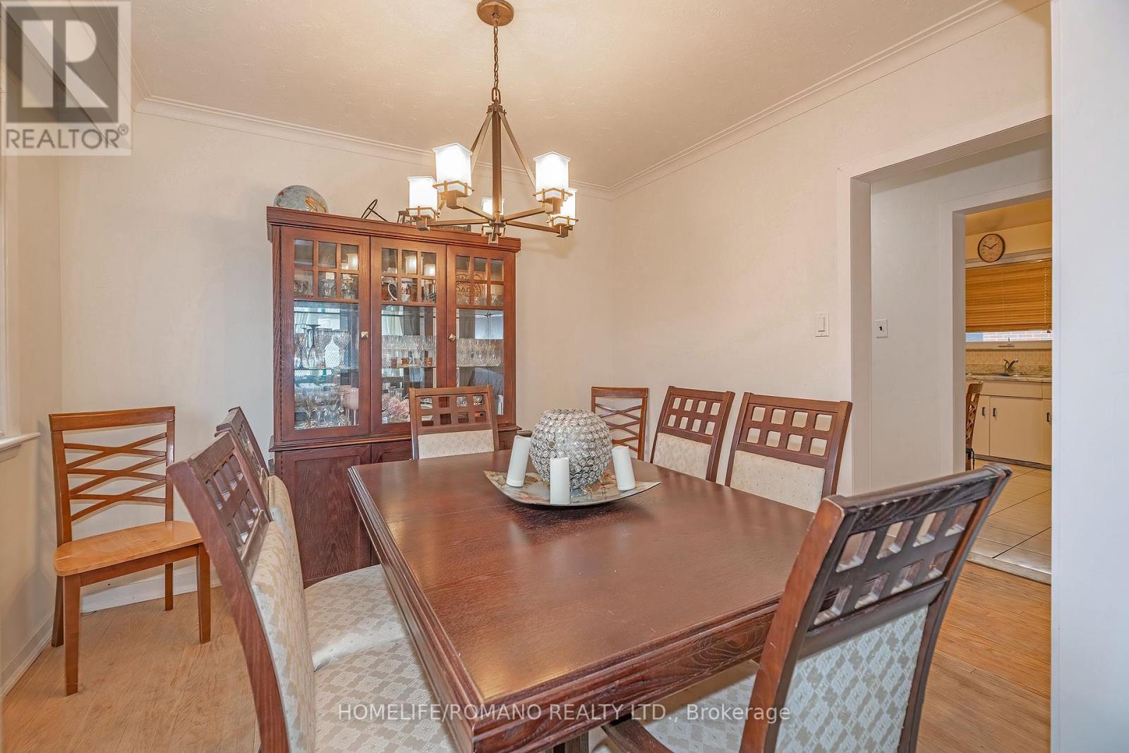 567 Rustic Road, Toronto, Ontario  M6L 1Y2 - Photo 7 - W12669434