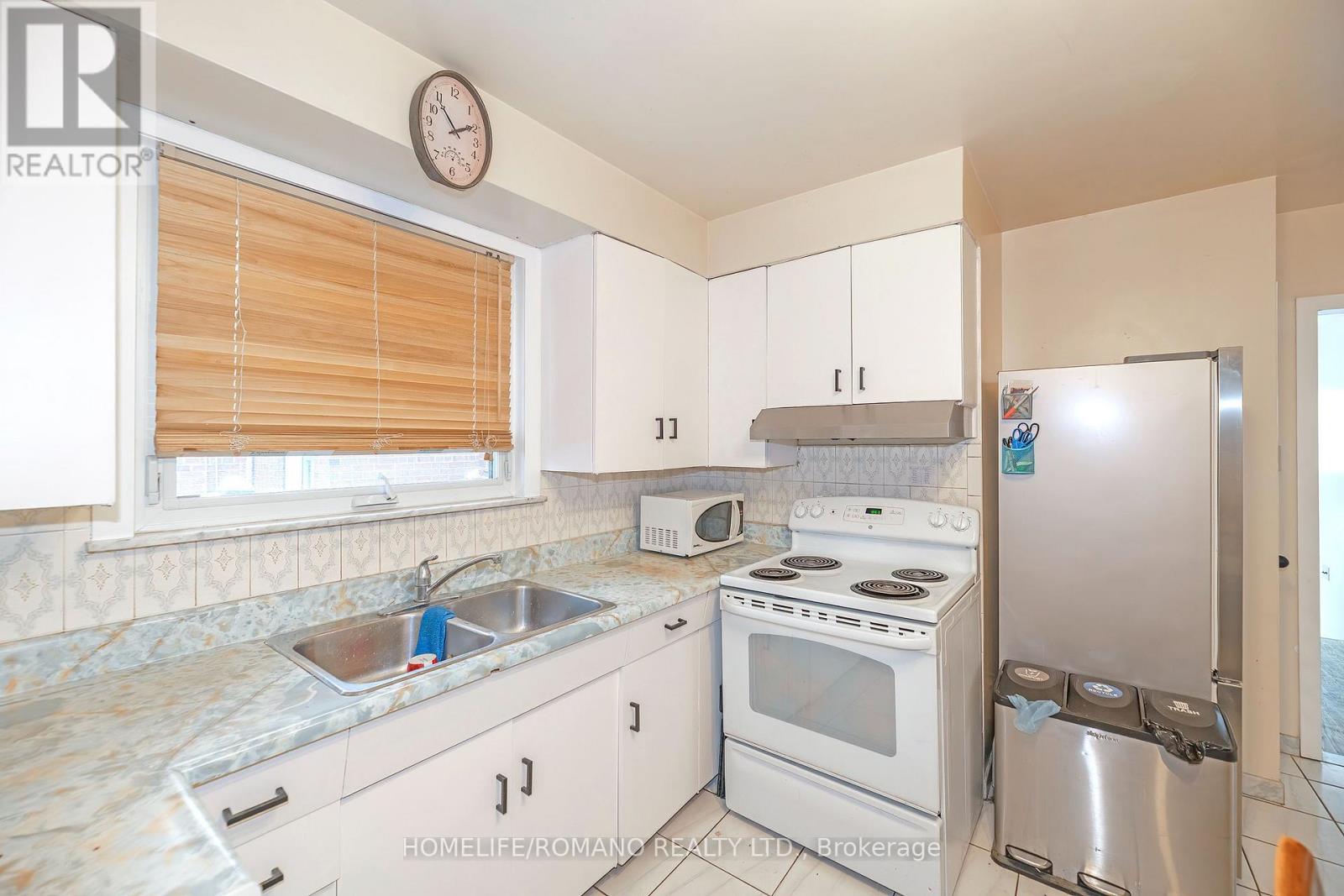 567 Rustic Road, Toronto, Ontario  M6L 1Y2 - Photo 8 - W12669434