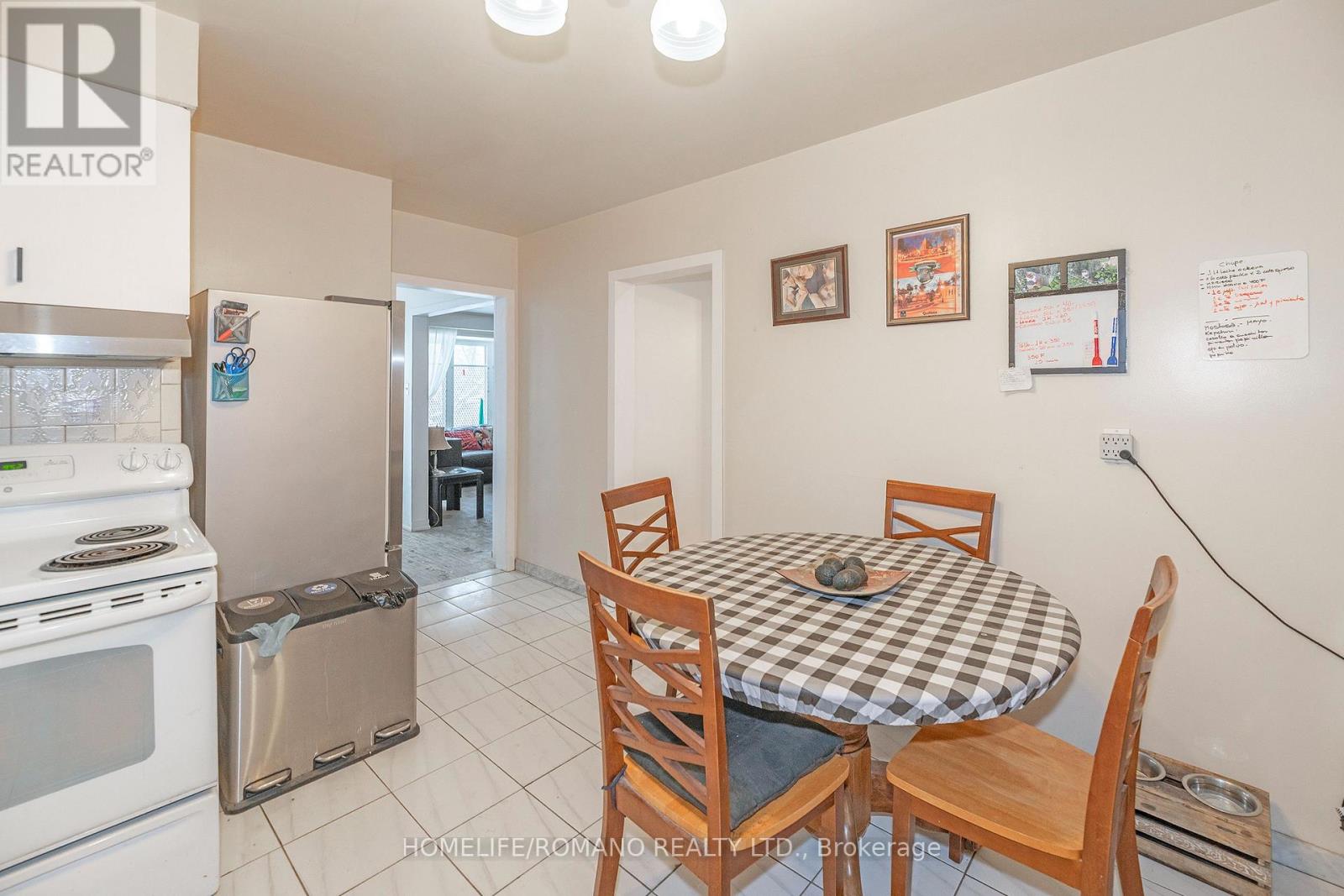 567 Rustic Road, Toronto, Ontario  M6L 1Y2 - Photo 9 - W12669434