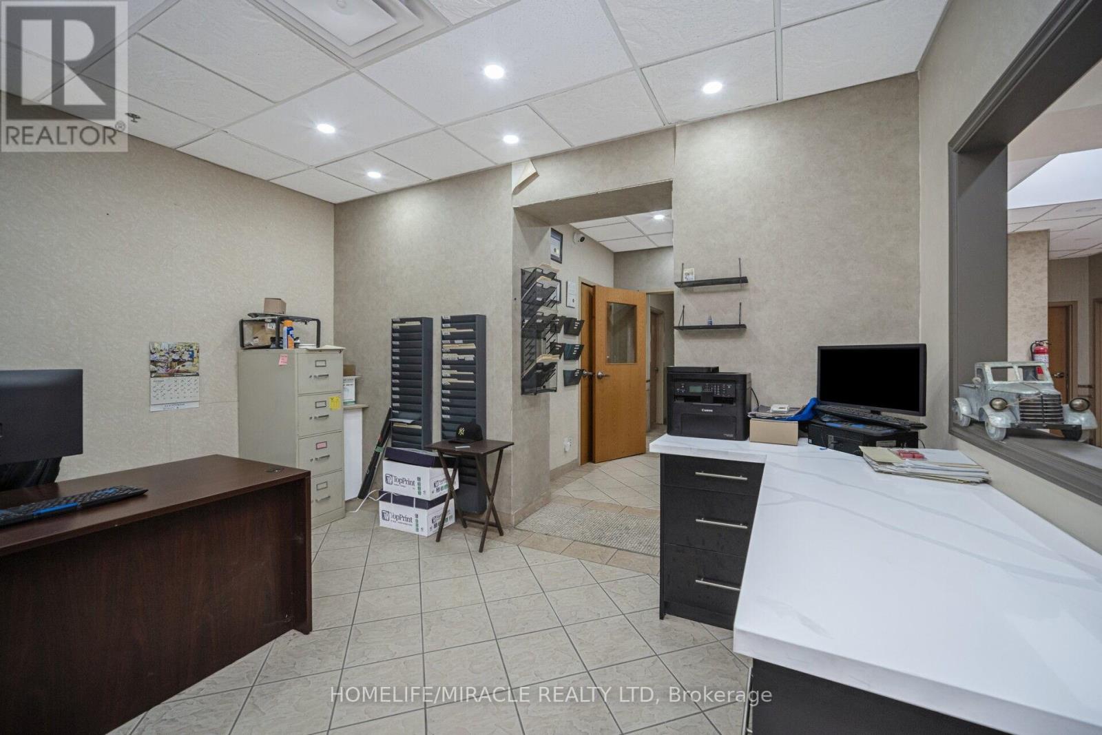 42 Stafford Drive, Brampton, Ontario  L6W 1L4 - Photo 10 - W12669454