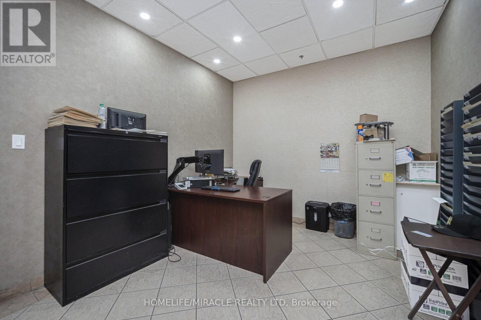 42 Stafford Drive, Brampton, Ontario  L6W 1L4 - Photo 11 - W12669454