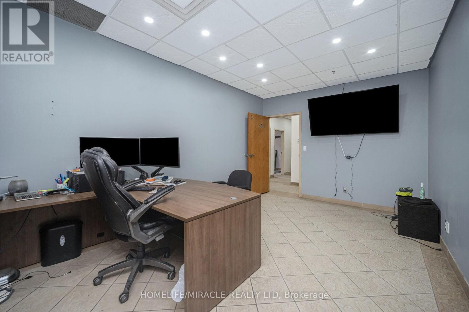 42 Stafford Drive, Brampton, Ontario  L6W 1L4 - Photo 12 - W12669454