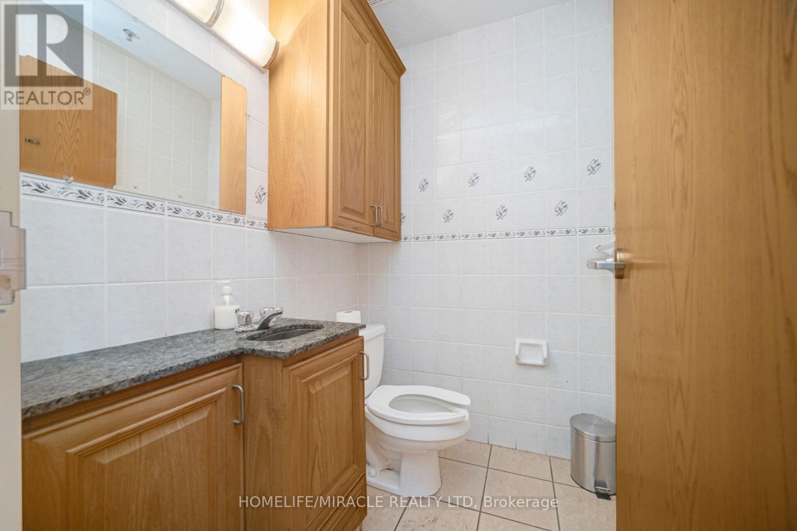 42 Stafford Drive, Brampton, Ontario  L6W 1L4 - Photo 16 - W12669454