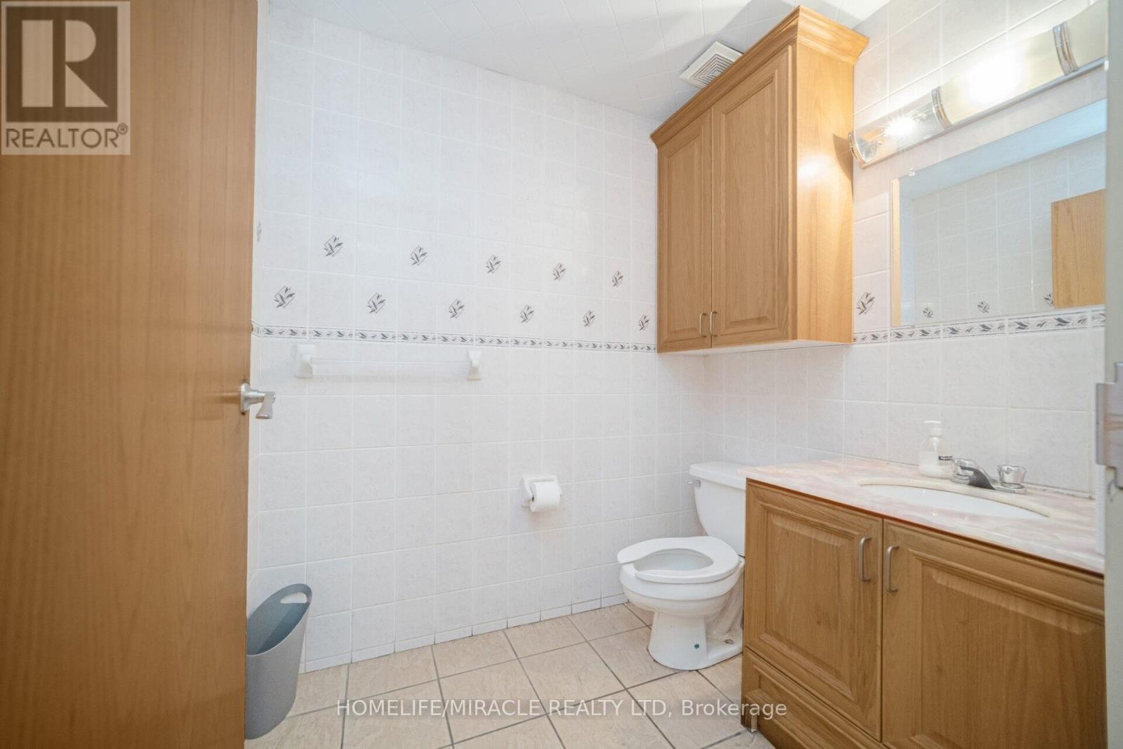 42 Stafford Drive, Brampton, Ontario  L6W 1L4 - Photo 17 - W12669454