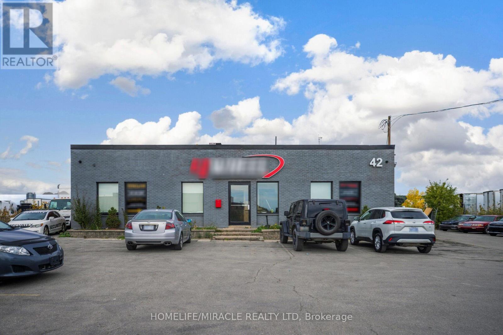 42 Stafford Drive, Brampton, Ontario  L6W 1L4 - Photo 2 - W12669454