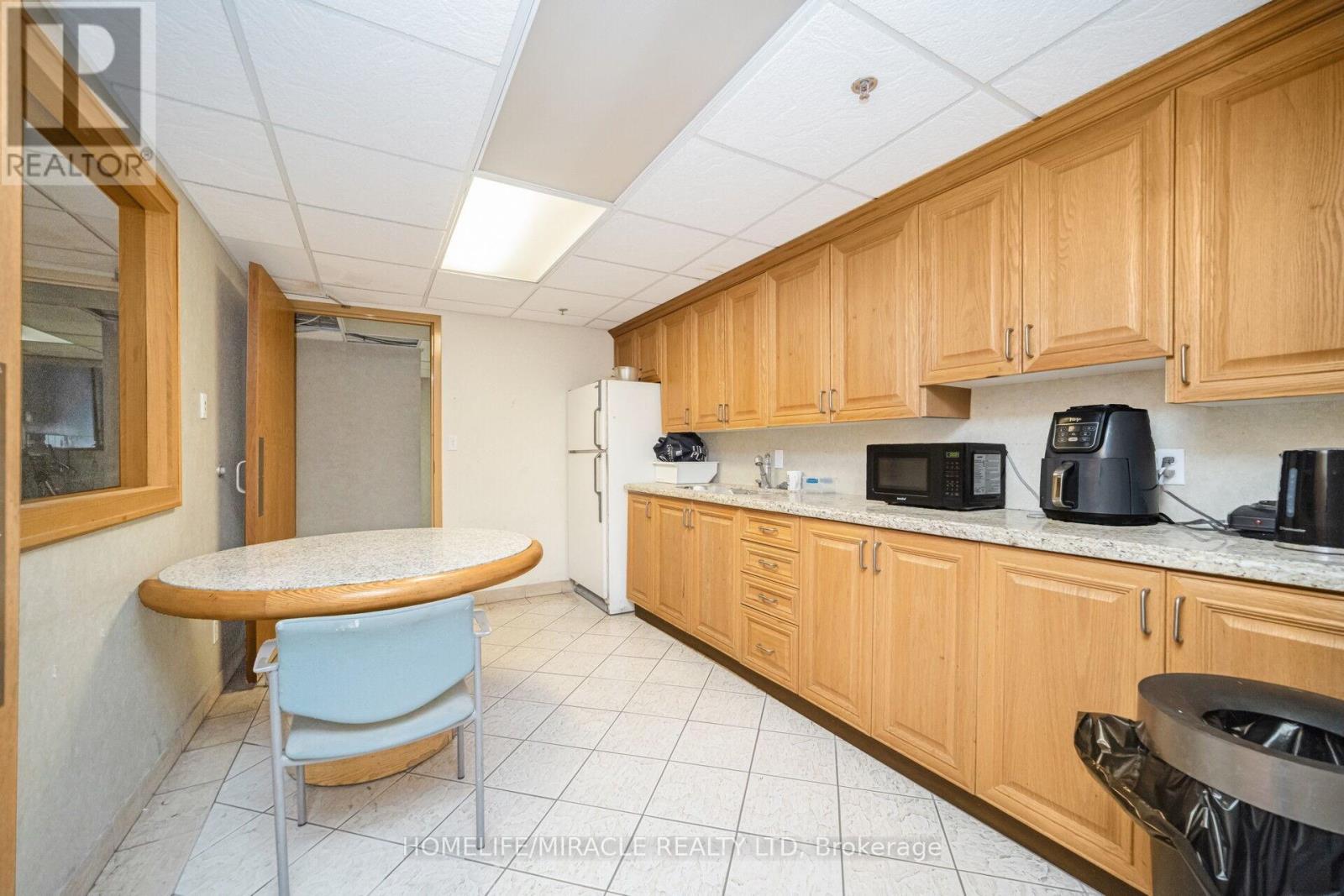 42 Stafford Drive, Brampton, Ontario  L6W 1L4 - Photo 23 - W12669454