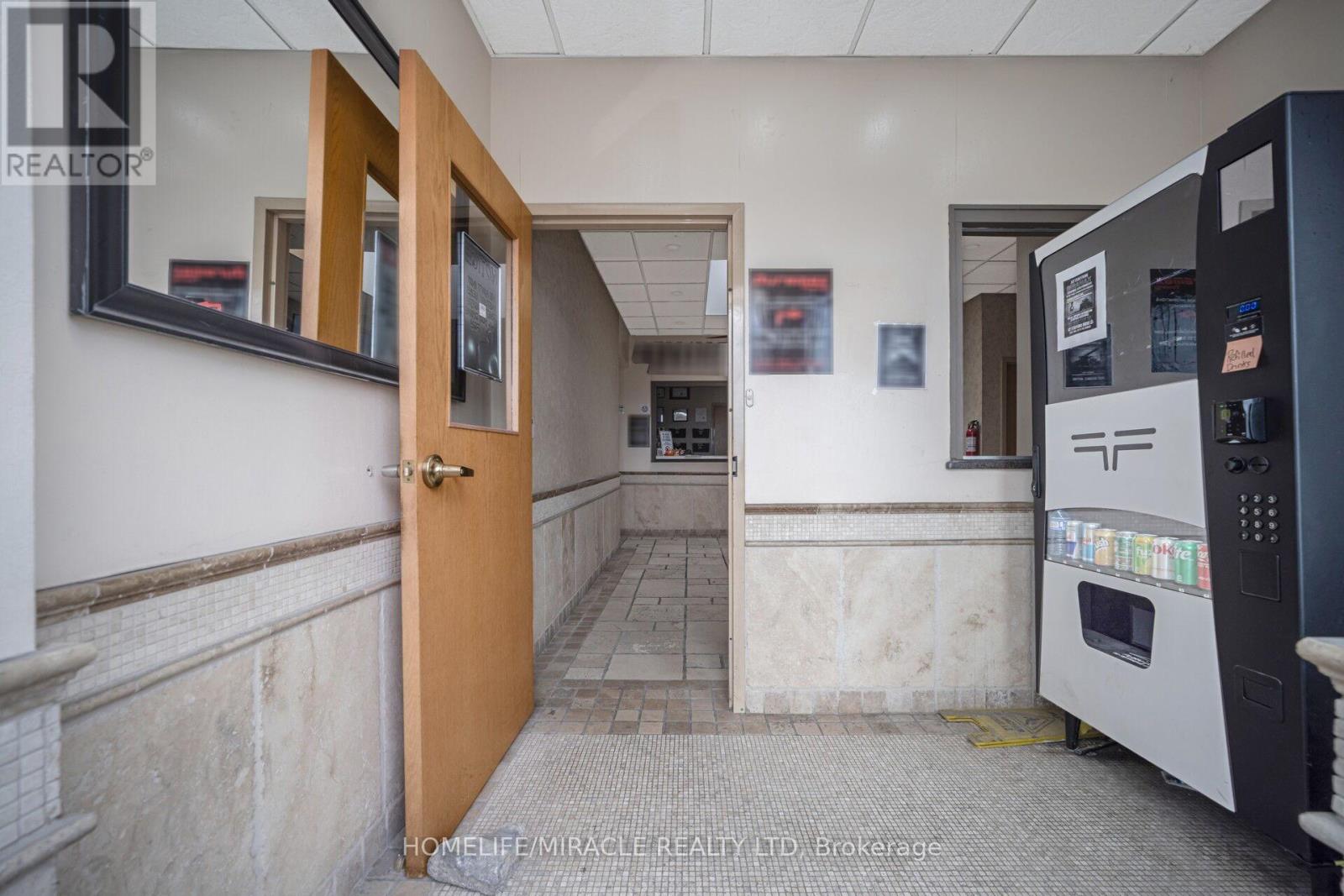 42 Stafford Drive, Brampton, Ontario  L6W 1L4 - Photo 3 - W12669454