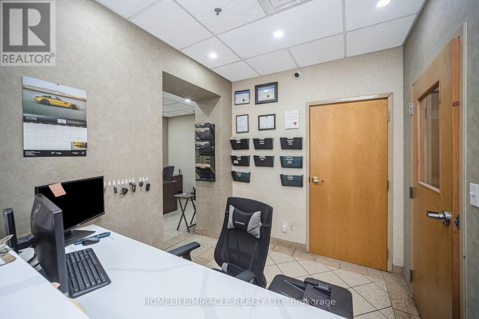 42 Stafford Drive, Brampton, Ontario  L6W 1L4 - Photo 8 - W12669454