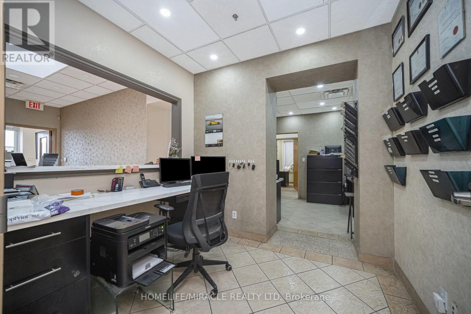 42 Stafford Drive, Brampton, Ontario  L6W 1L4 - Photo 9 - W12669454