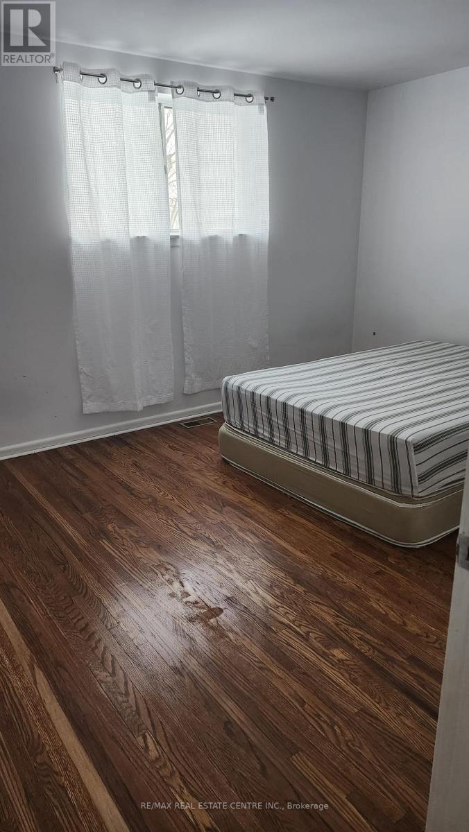 Upper - 23 Avondale Boulevard, Brampton, Ontario  L6T 1H1 - Photo 1 - W12669478