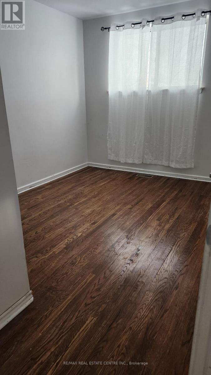 Upper - 23 Avondale Boulevard, Brampton, Ontario  L6T 1H1 - Photo 6 - W12669478