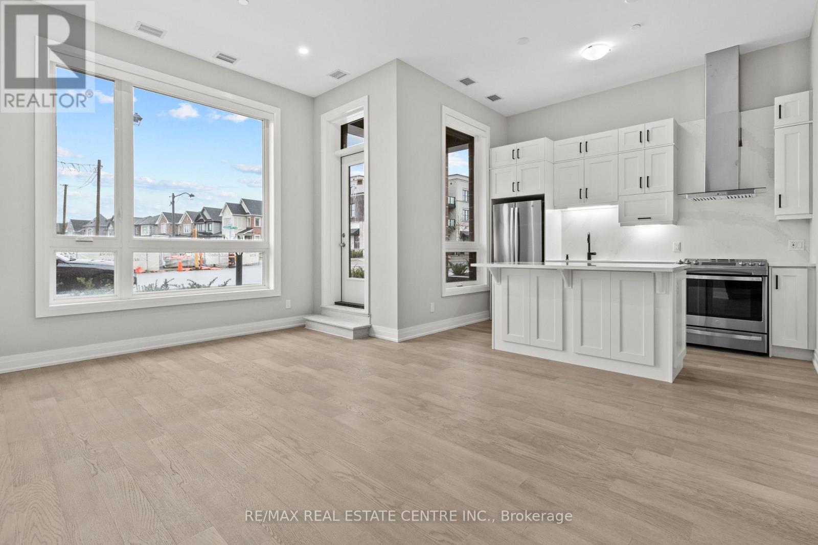 111 - 3265 Carding Mill Trail, Oakville, Ontario  L6M 0W6 - Photo 2 - W12669548