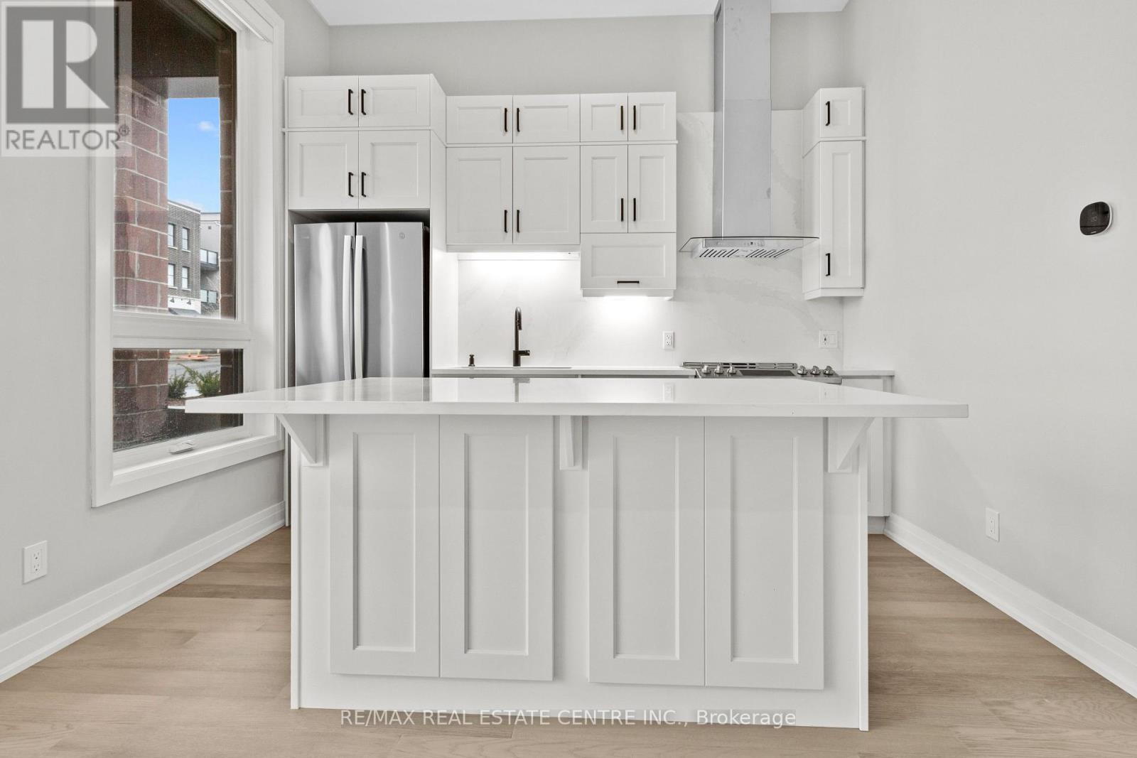 111 - 3265 Carding Mill Trail, Oakville, Ontario  L6M 0W6 - Photo 3 - W12669548