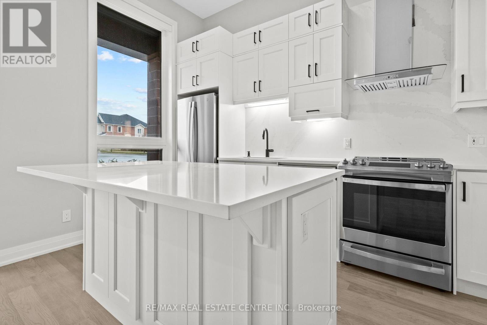 111 - 3265 Carding Mill Trail, Oakville, Ontario  L6M 0W6 - Photo 4 - W12669548