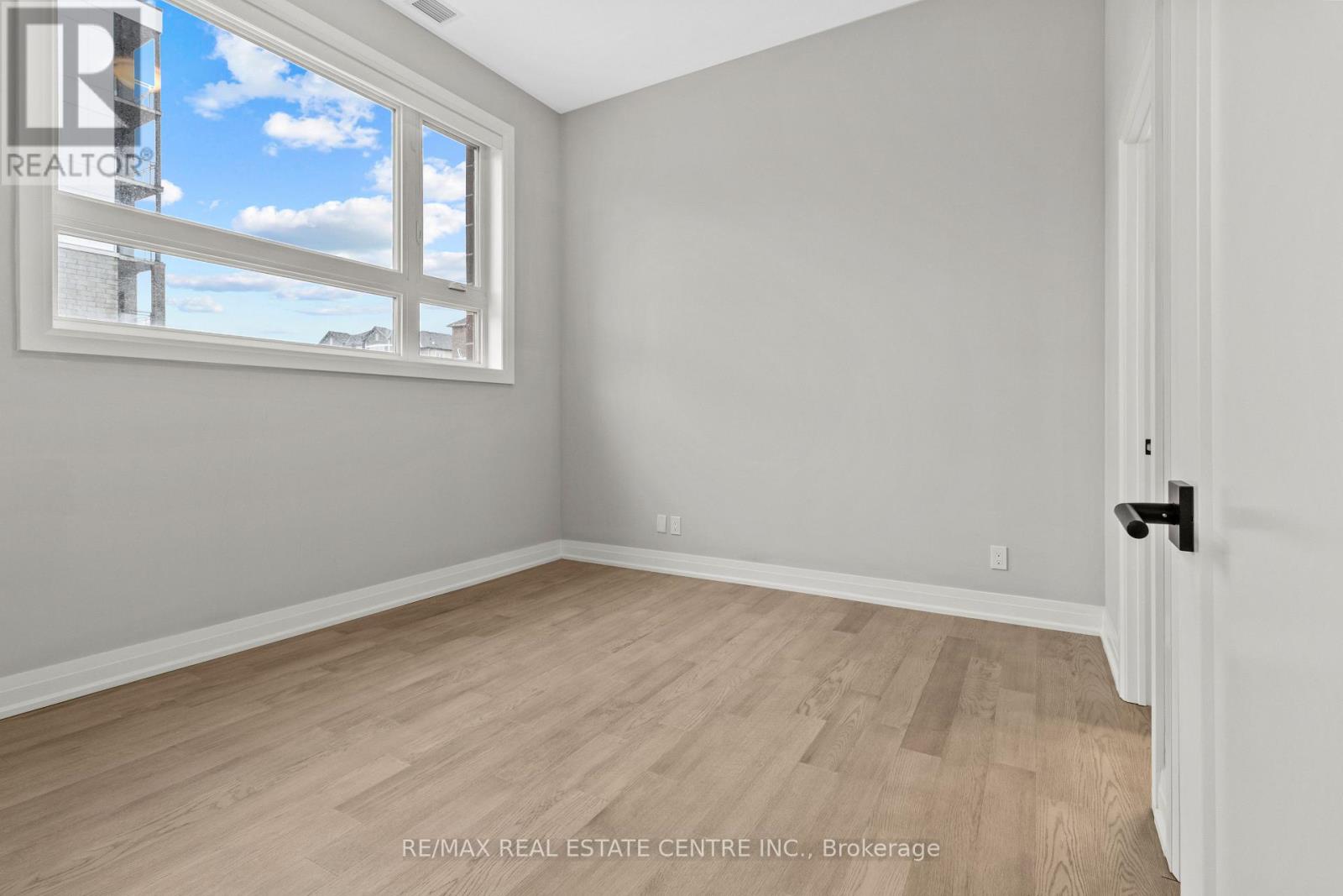 111 - 3265 Carding Mill Trail, Oakville, Ontario  L6M 0W6 - Photo 7 - W12669548